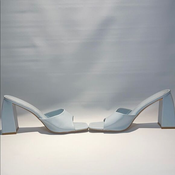 Forever 21 Blue Heeled Sandals with Modern Design - Picture 4 of 7